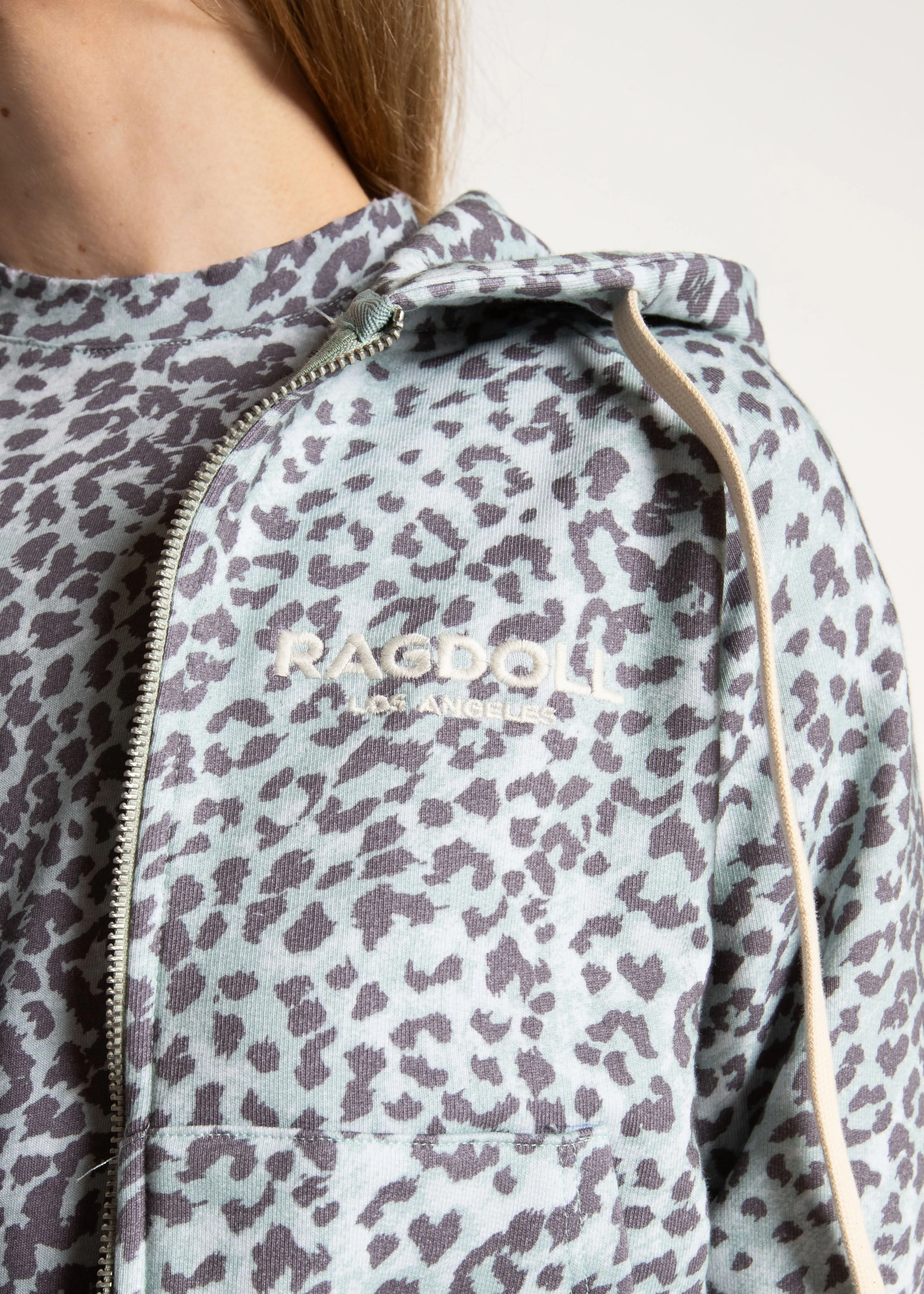 CROPPED HOODIE WITH ZIP - LEOPARD SAGE